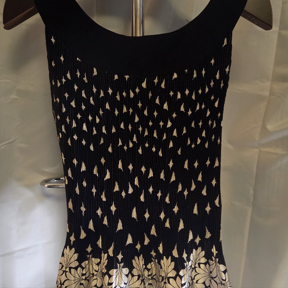 “Stretchy Magic Pleated Tank ✨ Sere Nade 2X Black Cream Flowy Peplum Top”